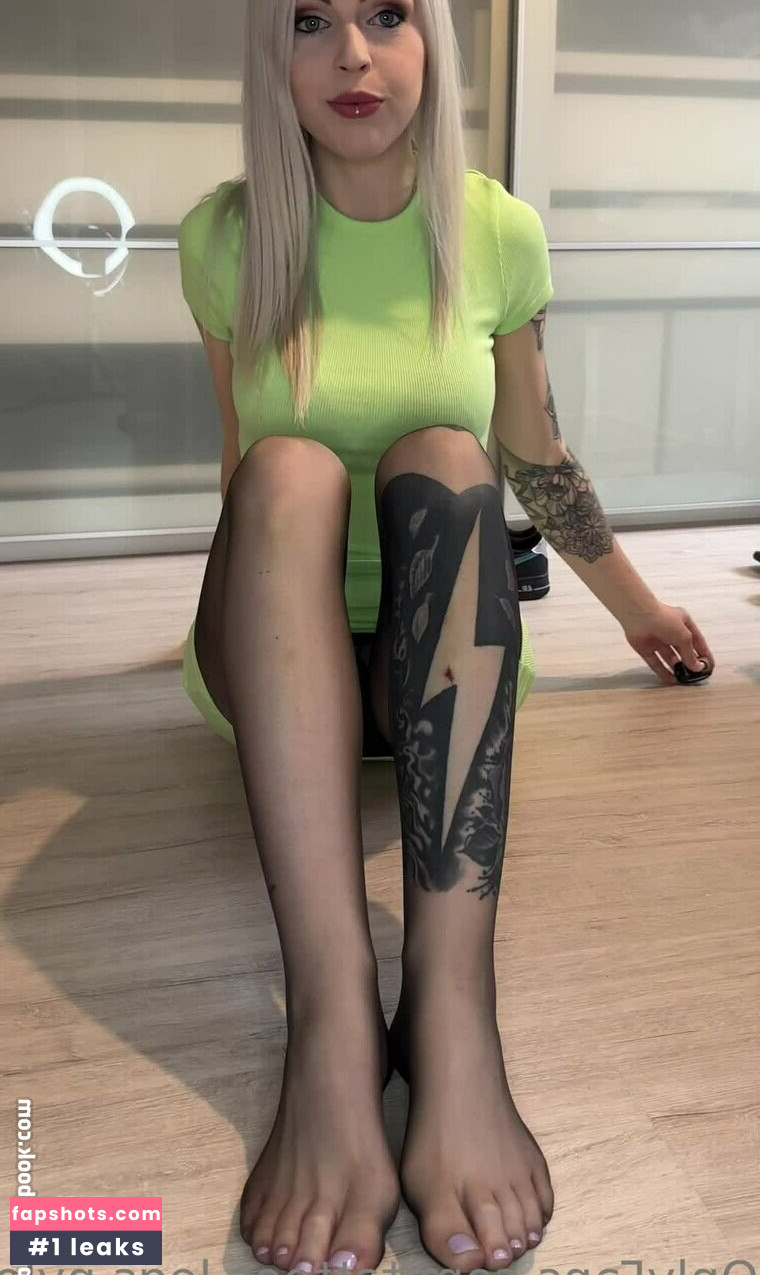 tattoos.legs.nylons gallery photo #24
