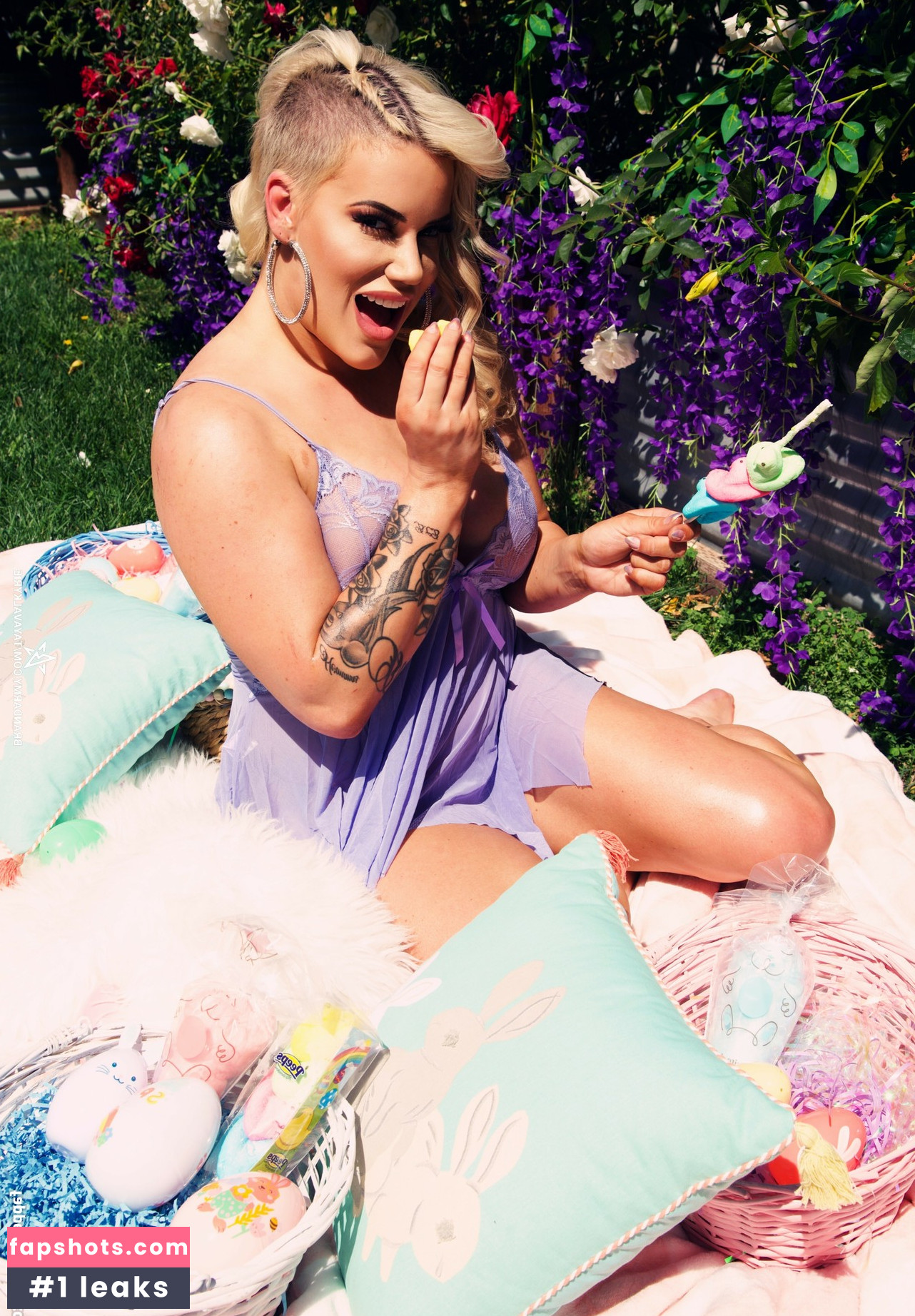 Taya Valkyrie gallery photo #34