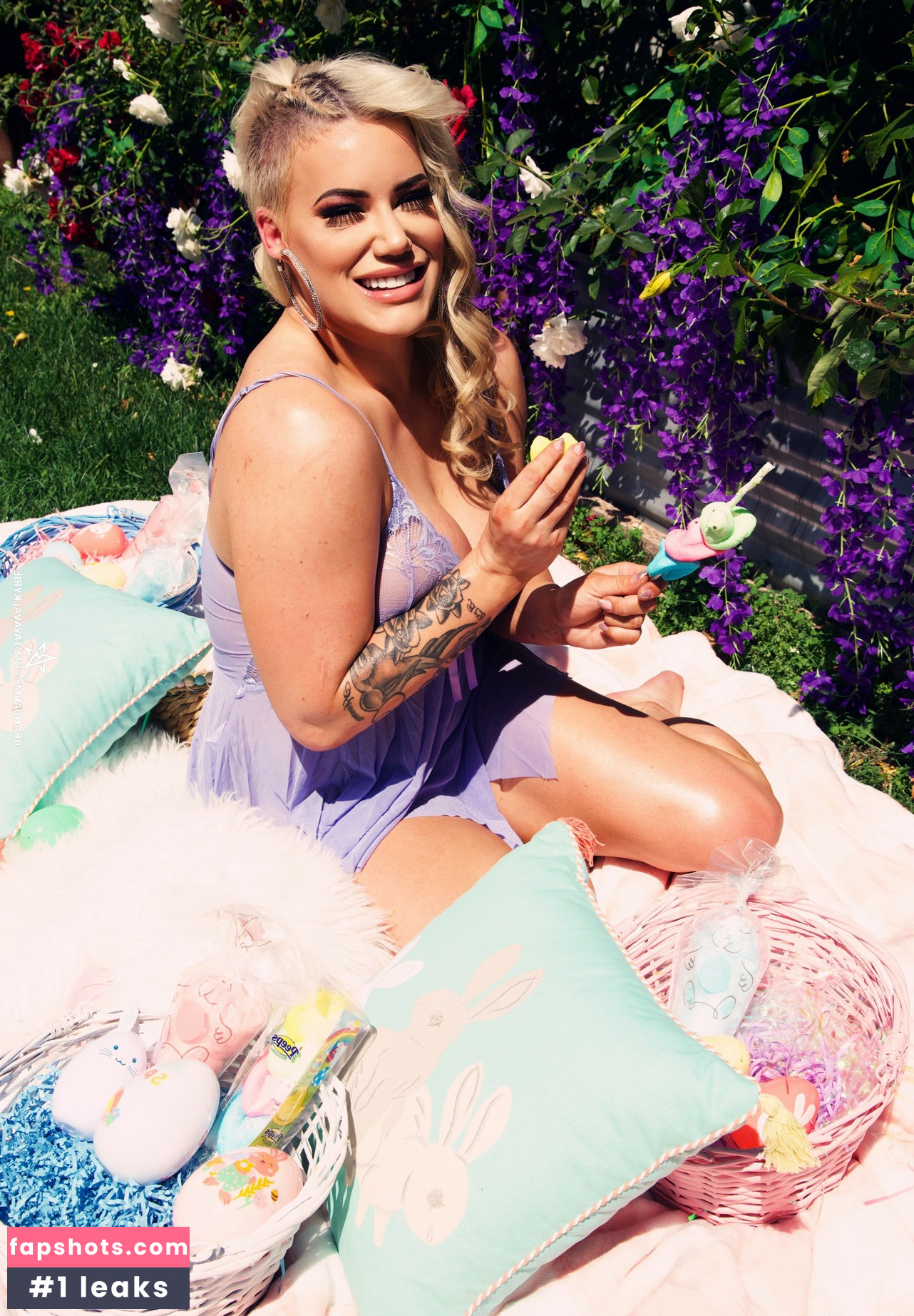 Taya Valkyrie gallery photo #39