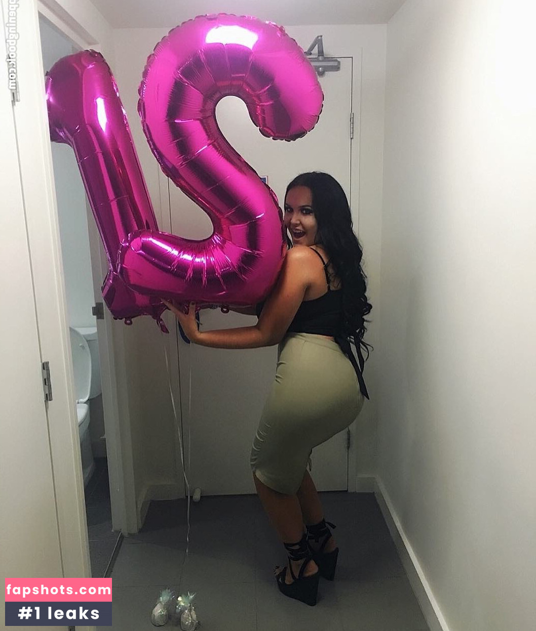 Tayla Cooper gallery photo #20