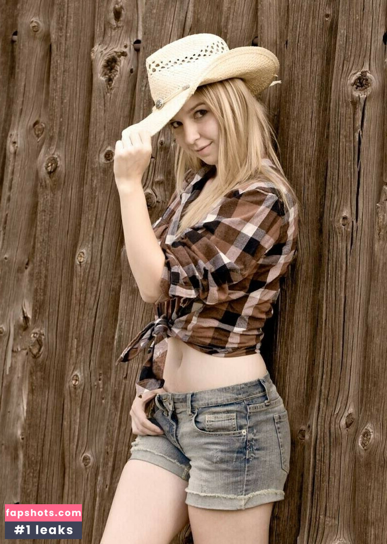 Taylor Ann Tracy gallery photo #24