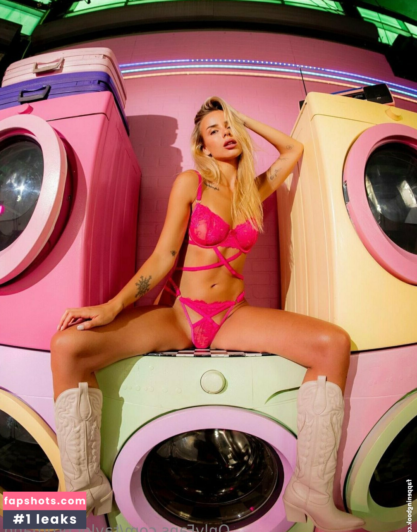 Taylor Brumann gallery photo #78