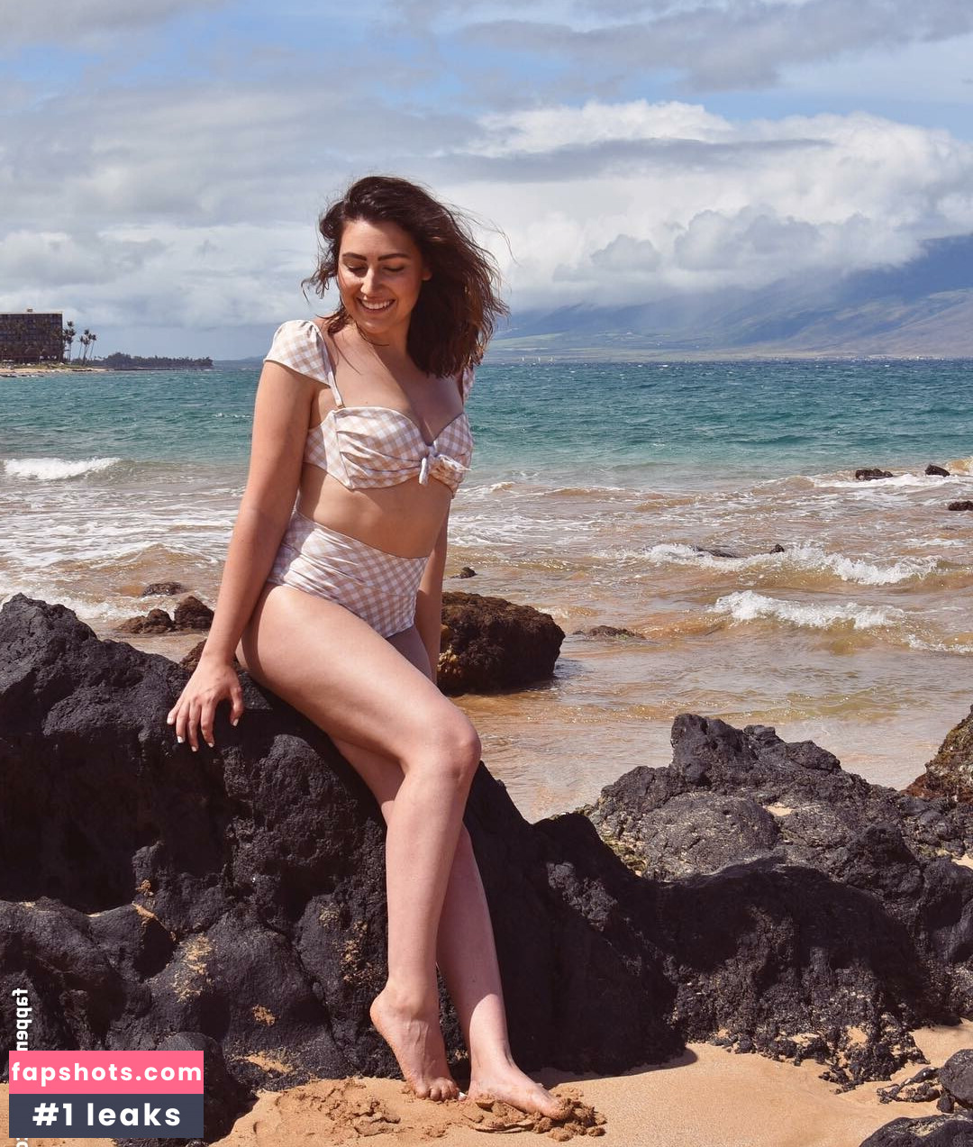 Taylor Dooley nude babe gallery