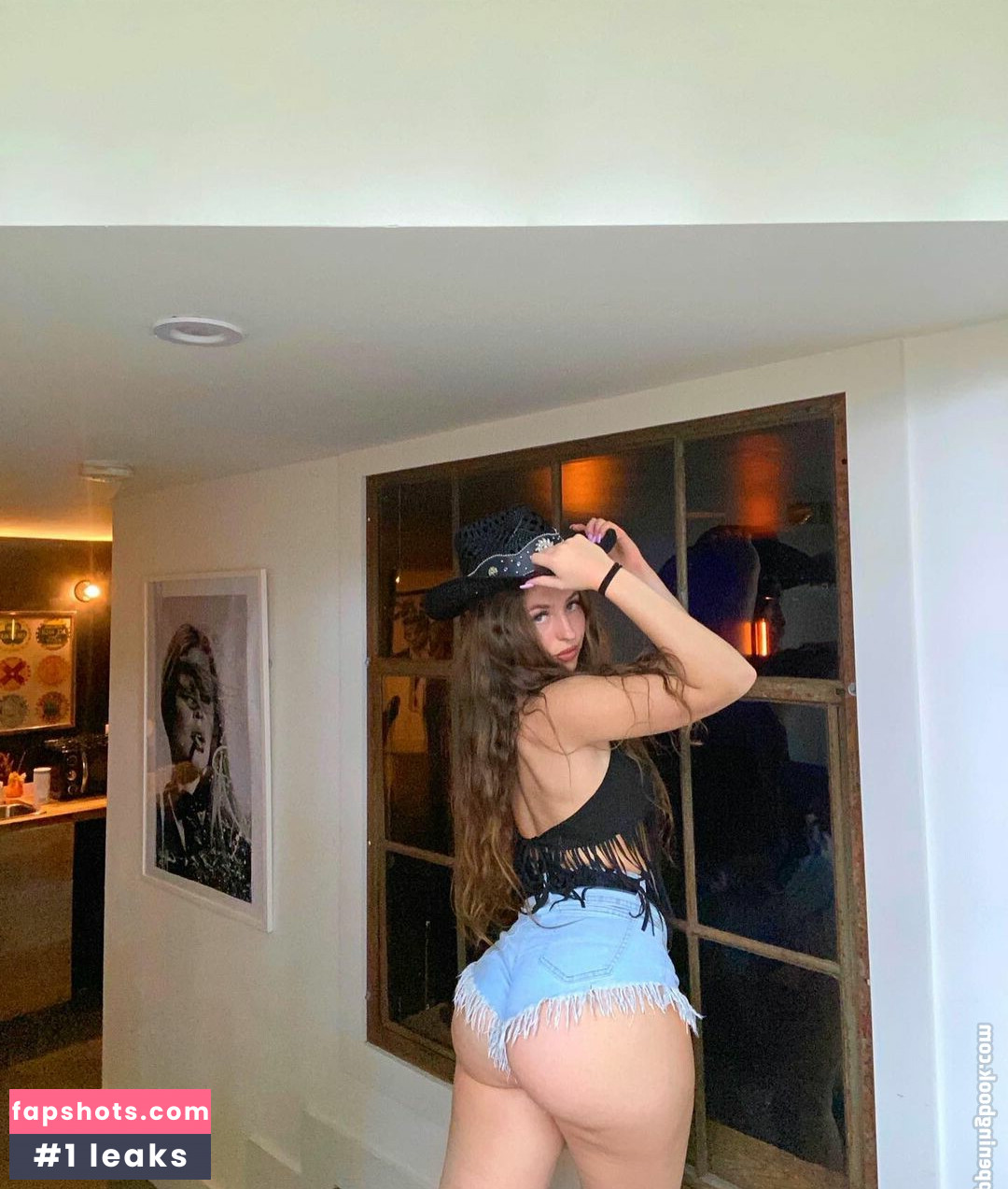 Taylor Hansen gallery photo #34