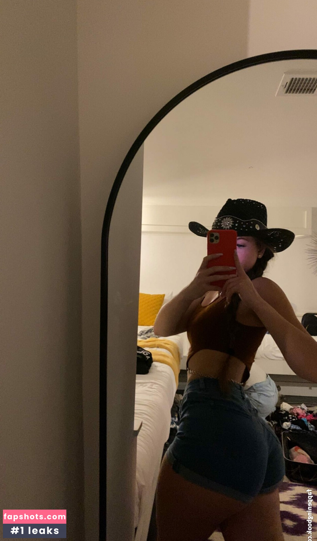 Taylor Hansen gallery photo #36