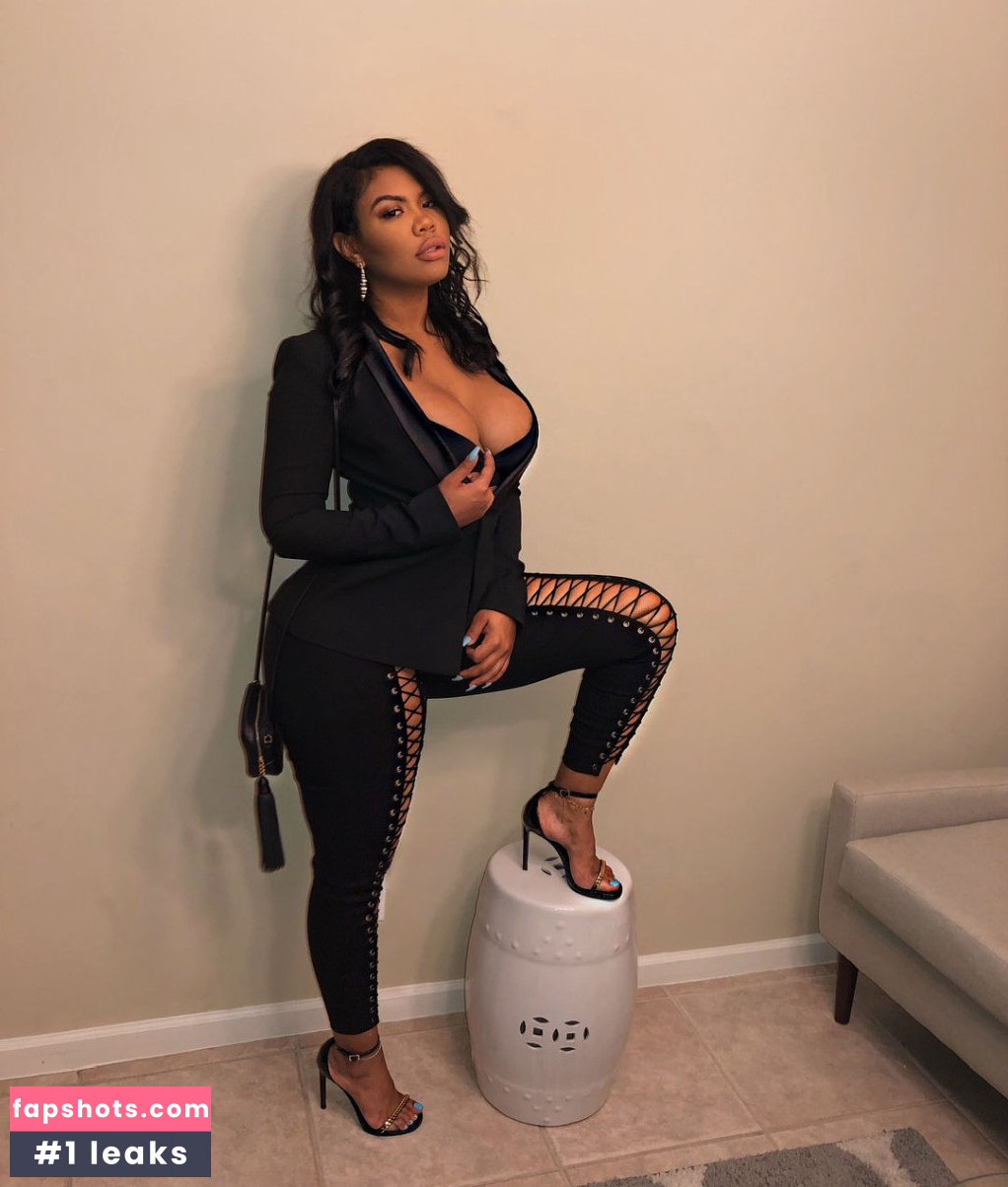 Taylor Hing gallery photo #25