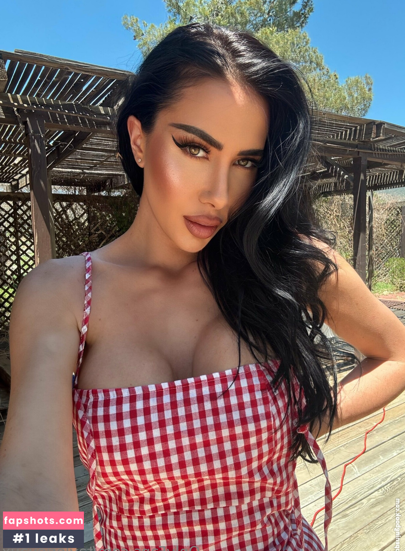 Taylor Jevaux gallery photo #36