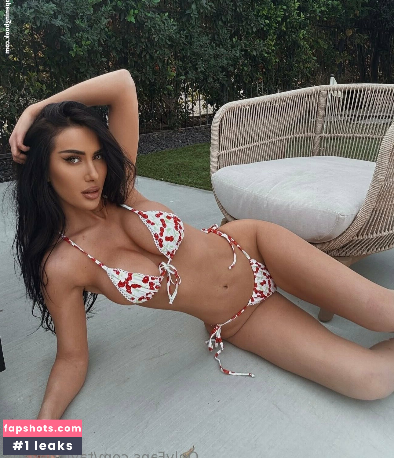 Taylor Jevaux gallery photo #37