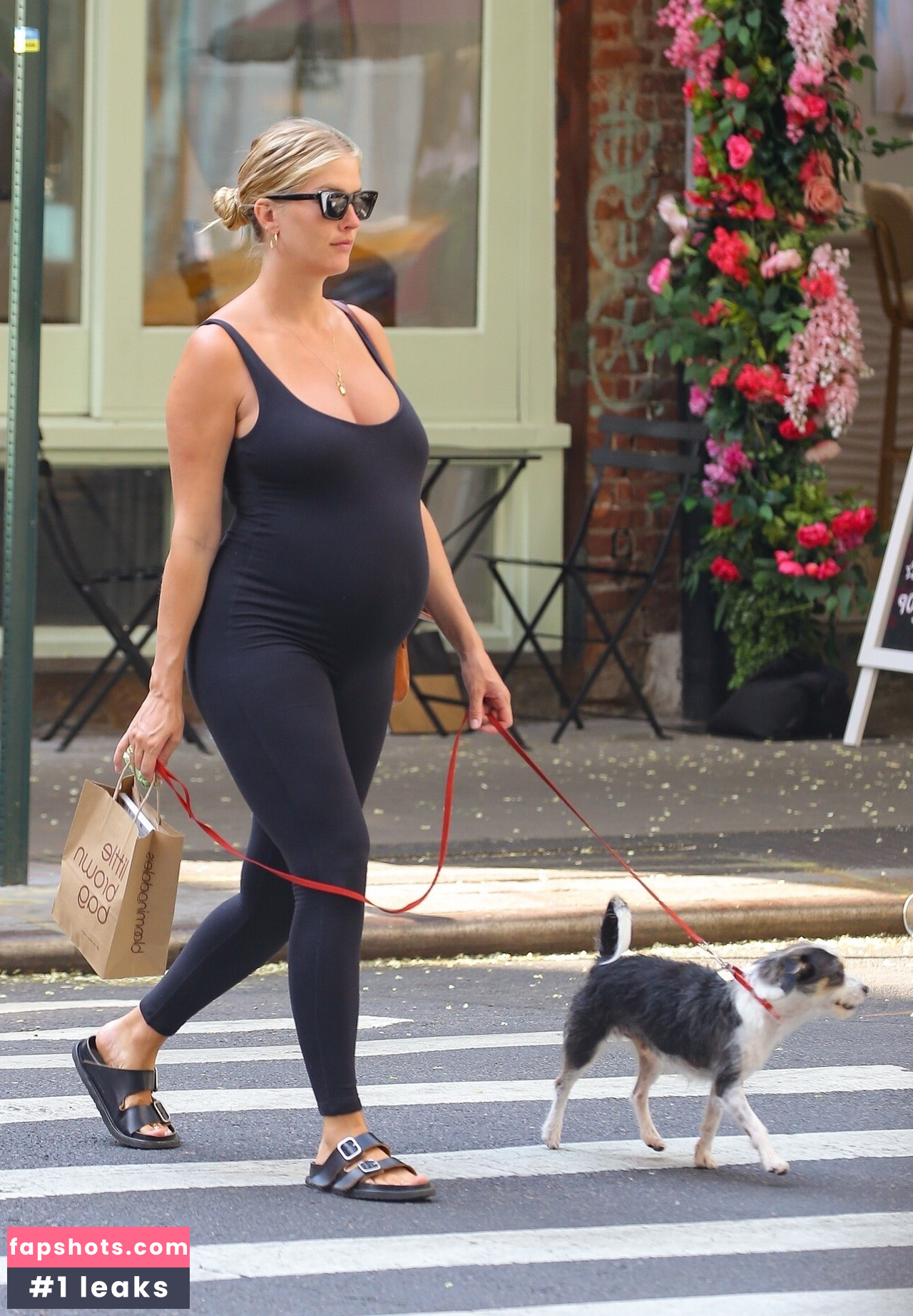 Taylor Neisen gallery photo #4