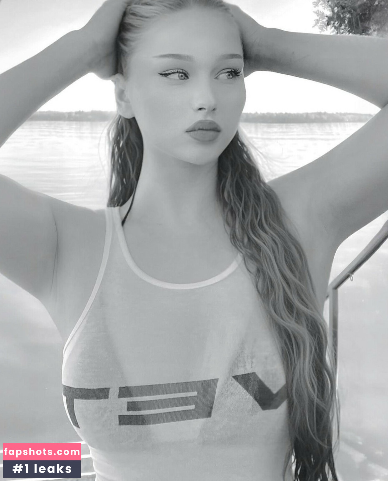 Taylor Rae nude babe gallery