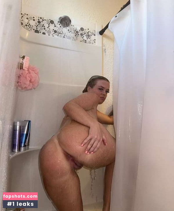 Taylor Richardson gallery photo #27