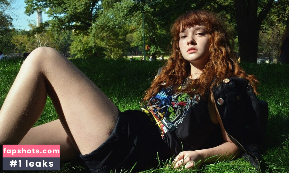 Taylor Richardson gallery photo #30