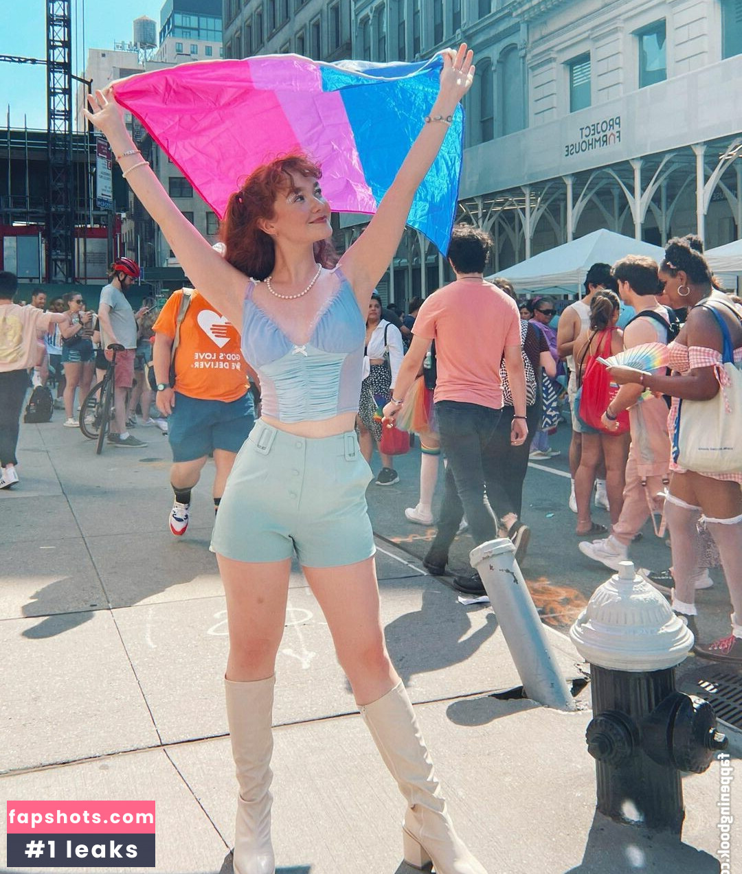 Taylor Richardson gallery photo #32