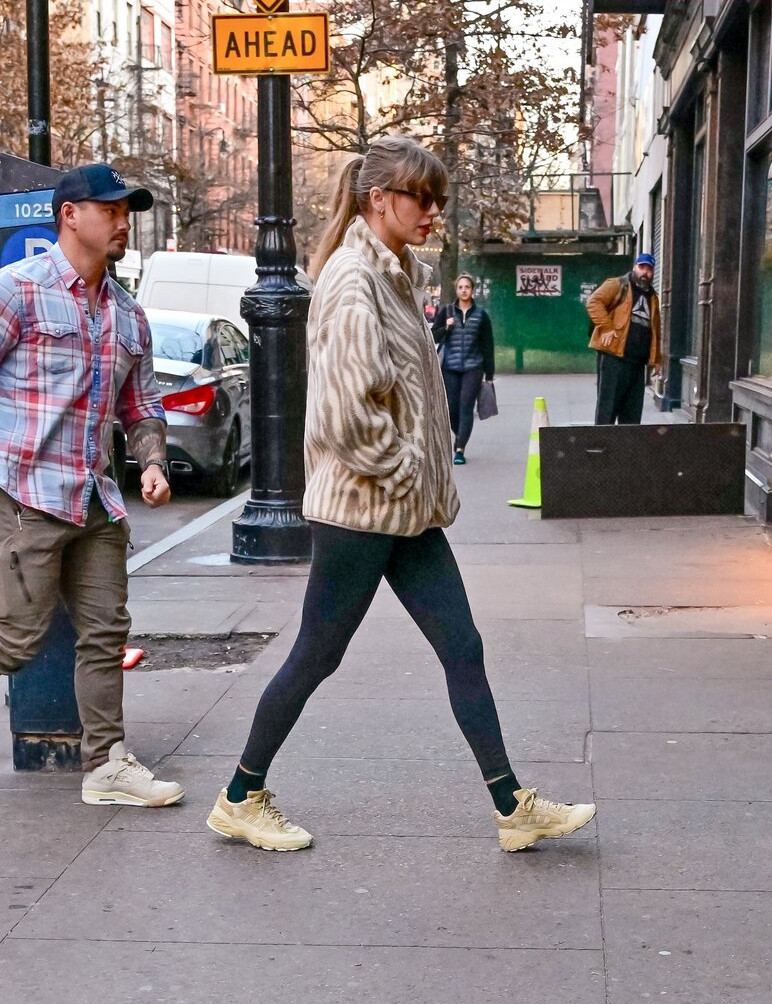 taylor-swift gallery photo #4059