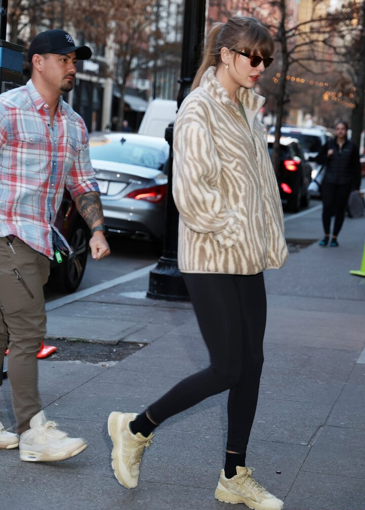 taylor-swift gallery photo #4073