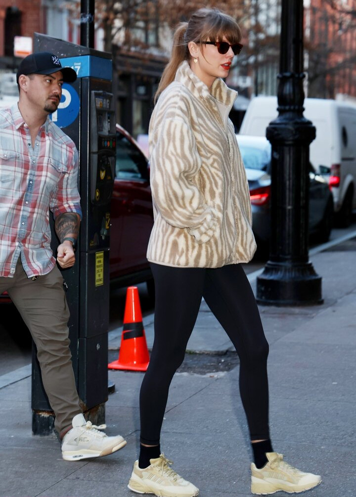 taylor-swift gallery photo #4074