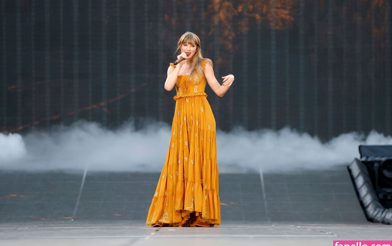 taylor-swift gallery photo #5560