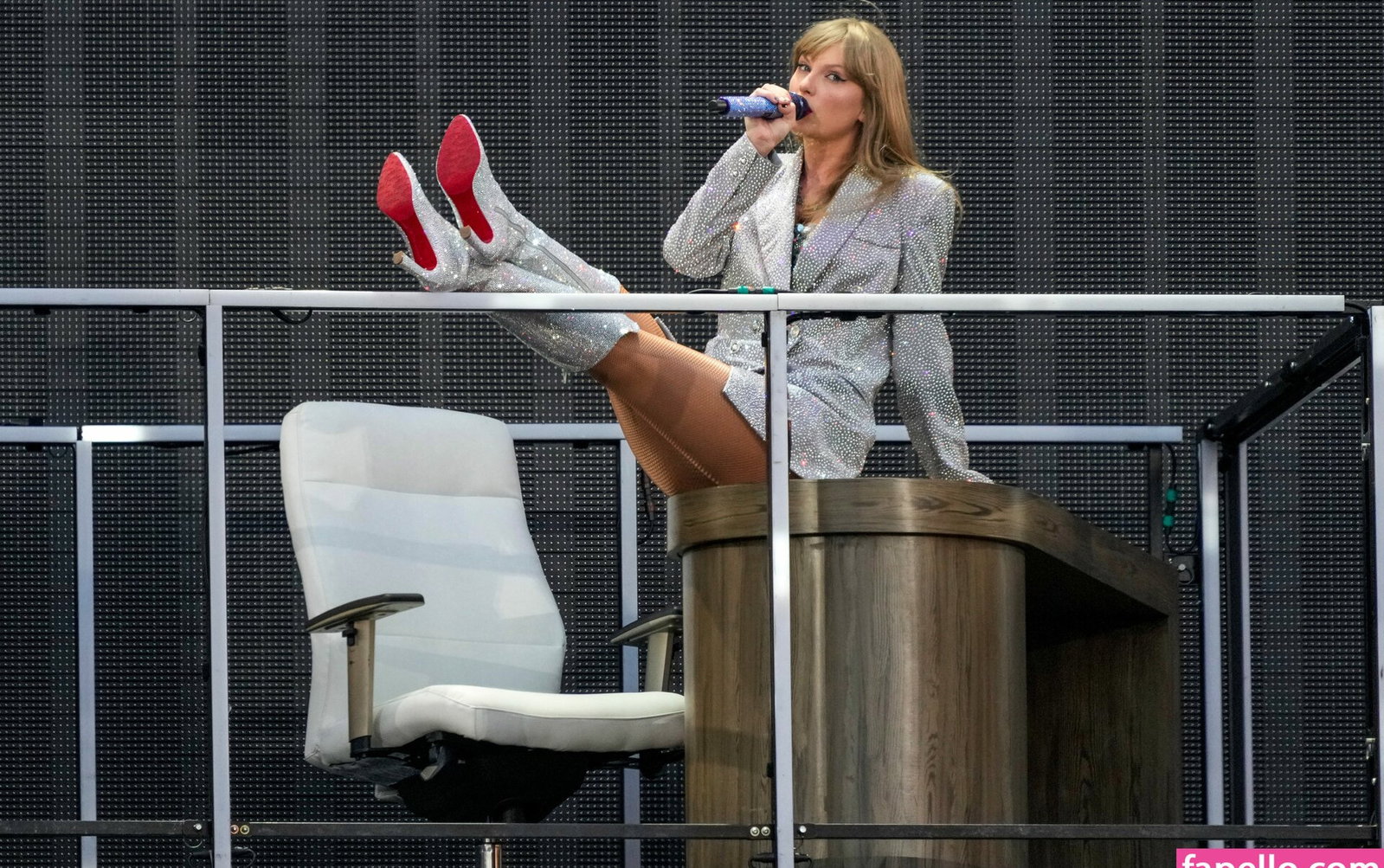 taylor-swift gallery photo #5561