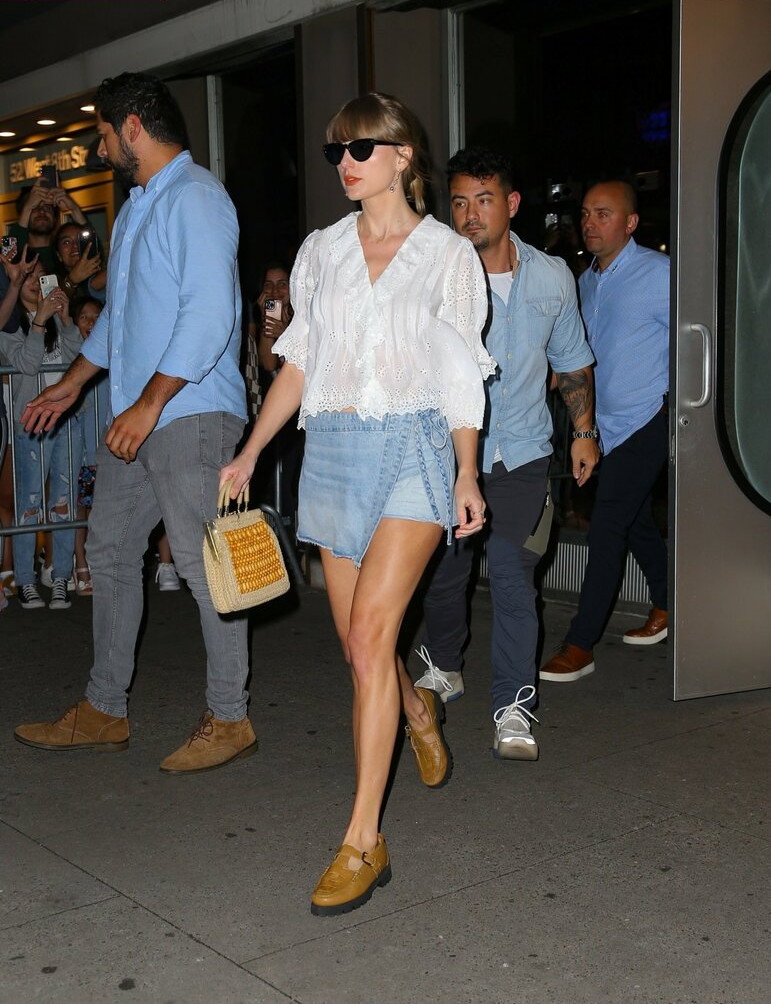 taylor-swift gallery photo #5602