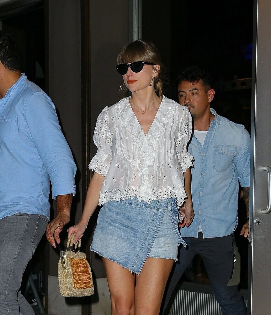 taylor-swift gallery photo #5603