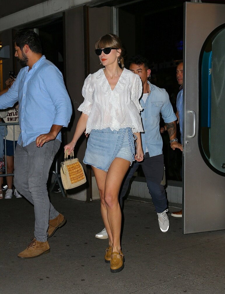 taylor-swift gallery photo #5609