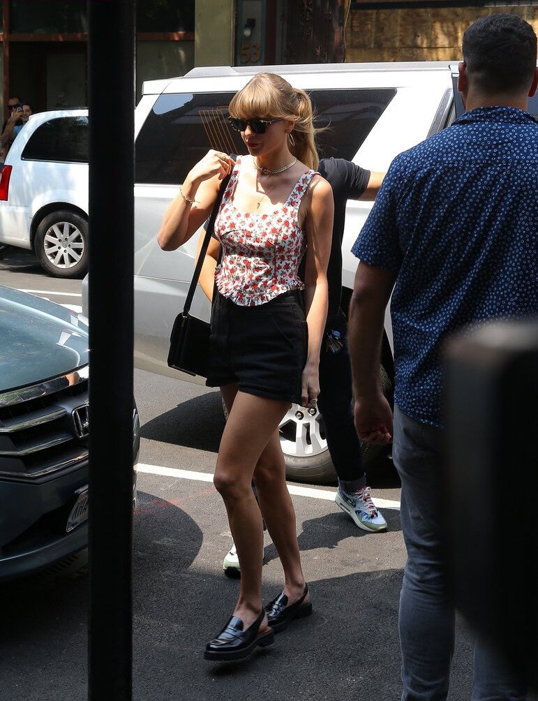 taylor-swift gallery photo #5615