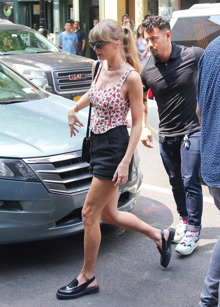 taylor-swift gallery photo #5616