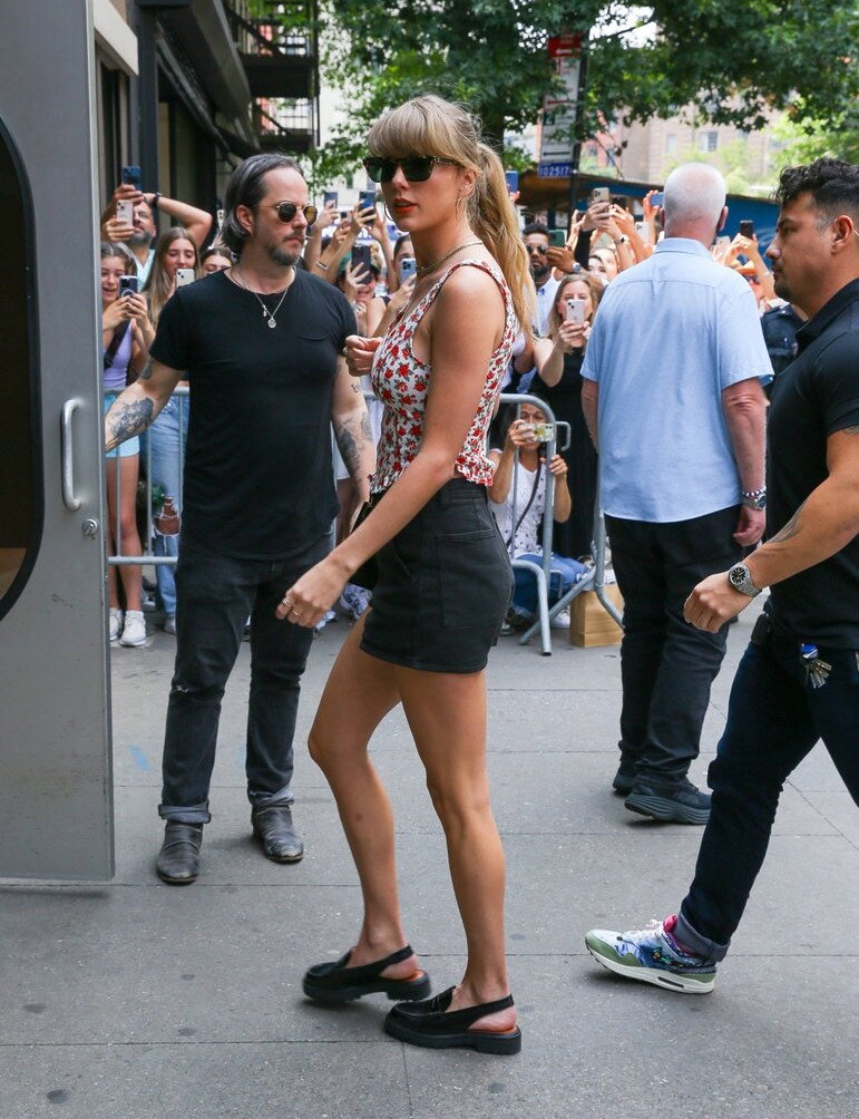 taylor-swift gallery photo #5618