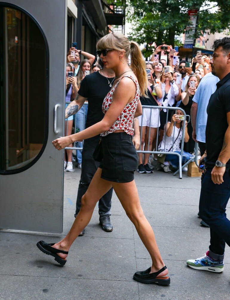 taylor-swift gallery photo #5625