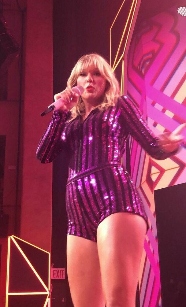 taylor-swift gallery photo #5630