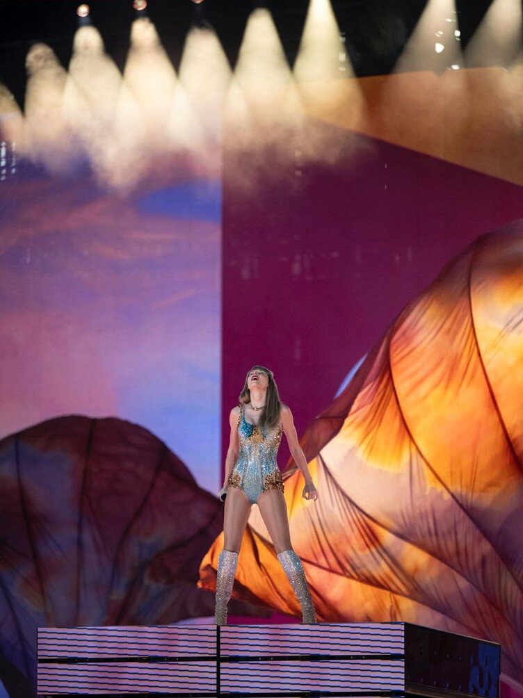 taylor-swift gallery photo #5645