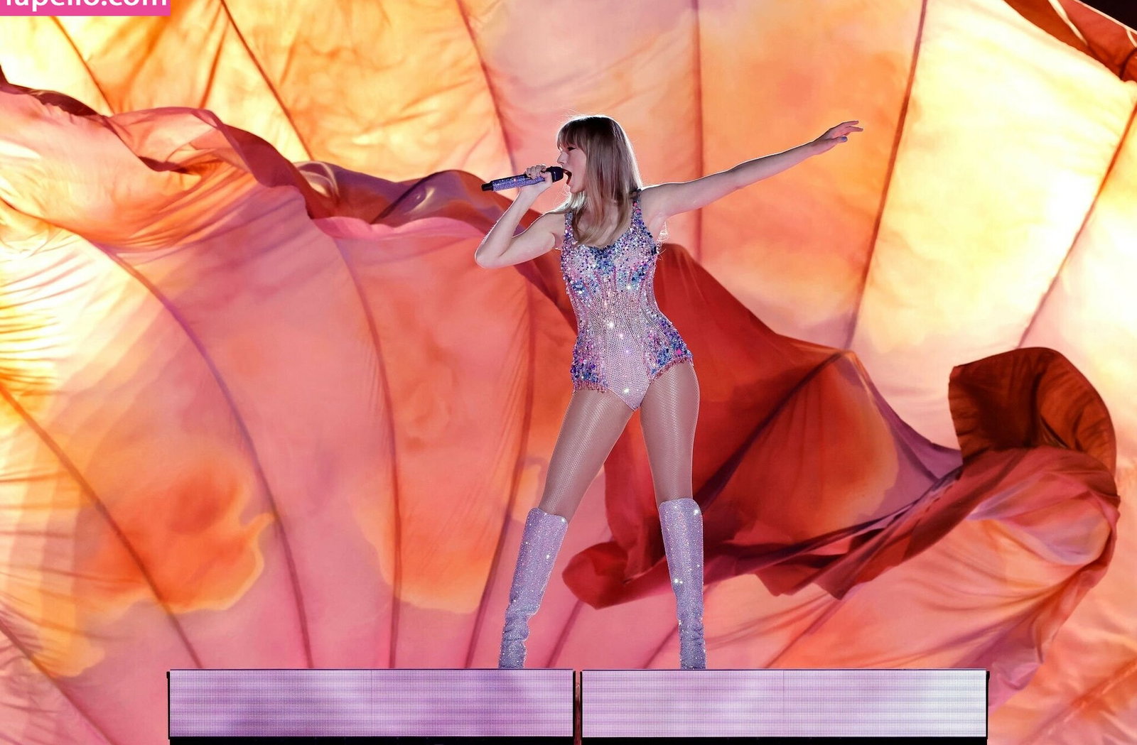 taylor-swift gallery photo #6399