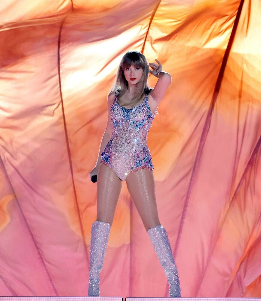 taylor-swift gallery photo #6400