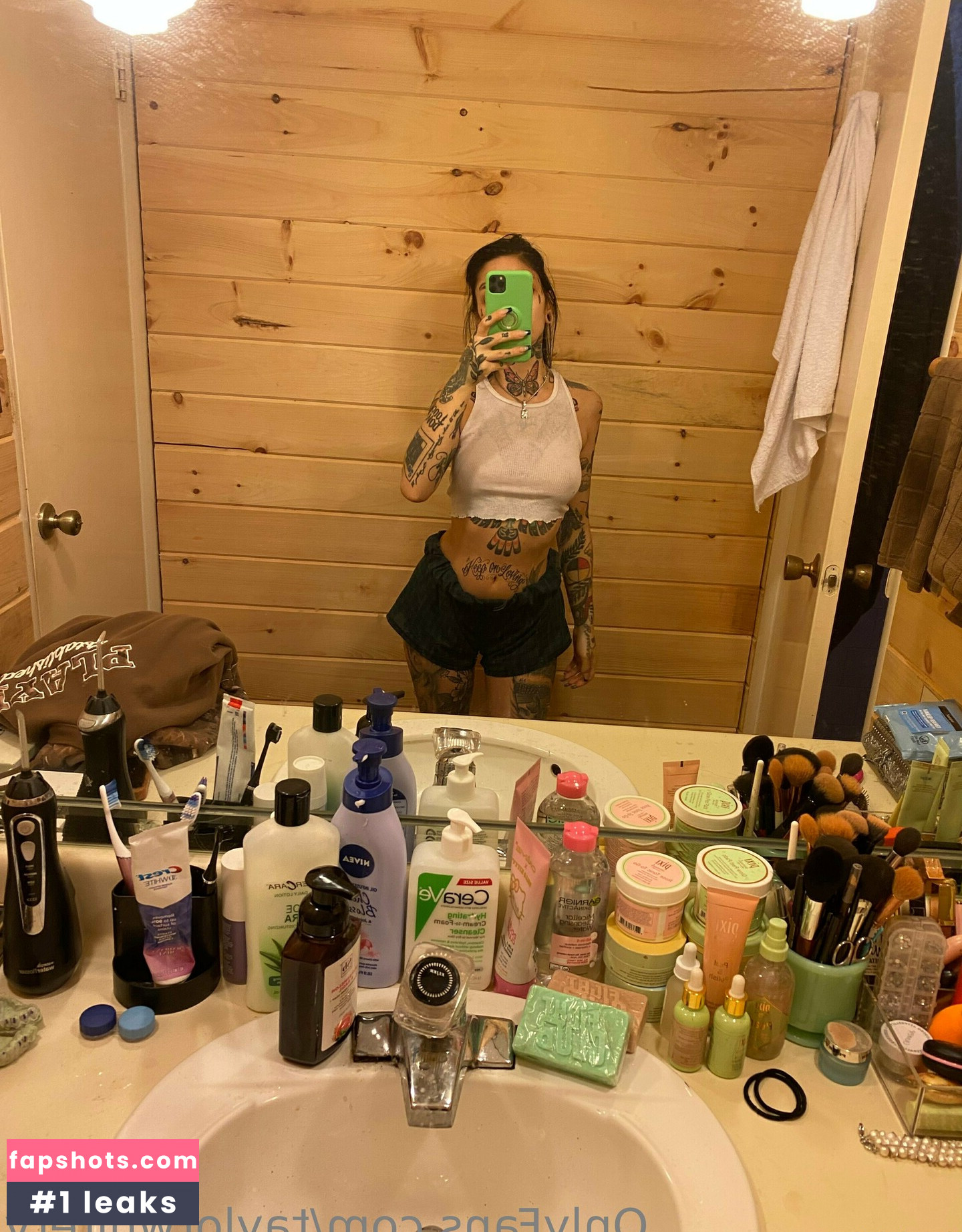 Taylor White gallery photo #103