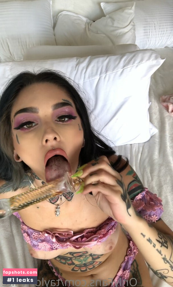 Taylor White gallery photo #112