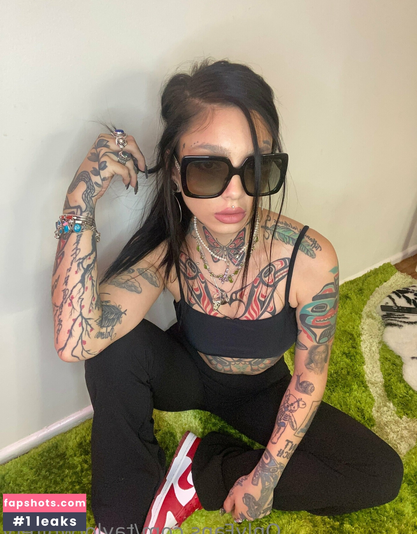 Taylor White gallery photo #117