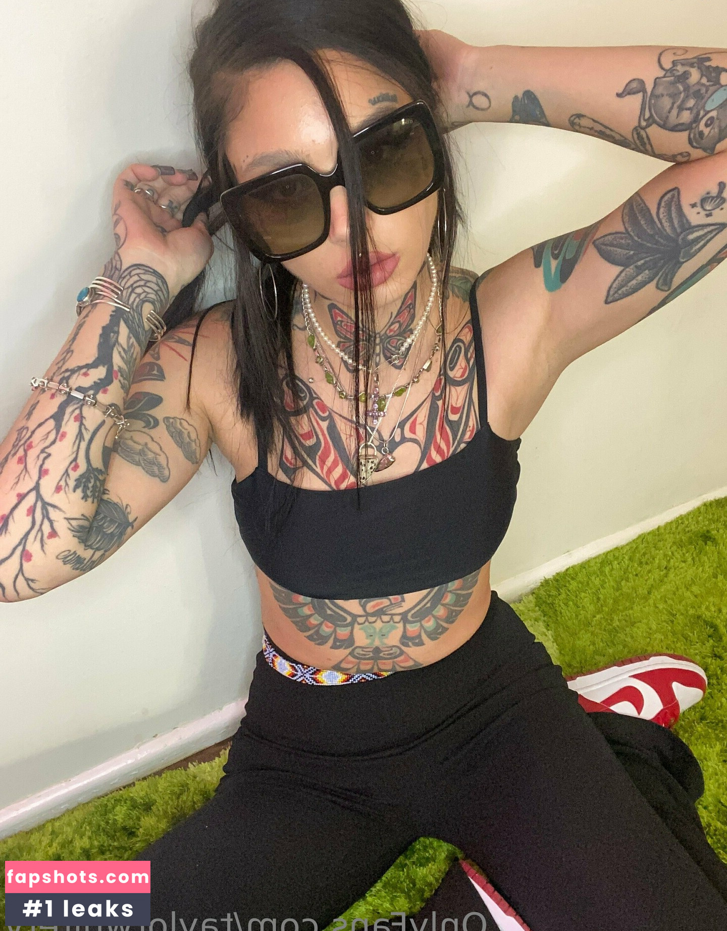 Taylor White gallery photo #122