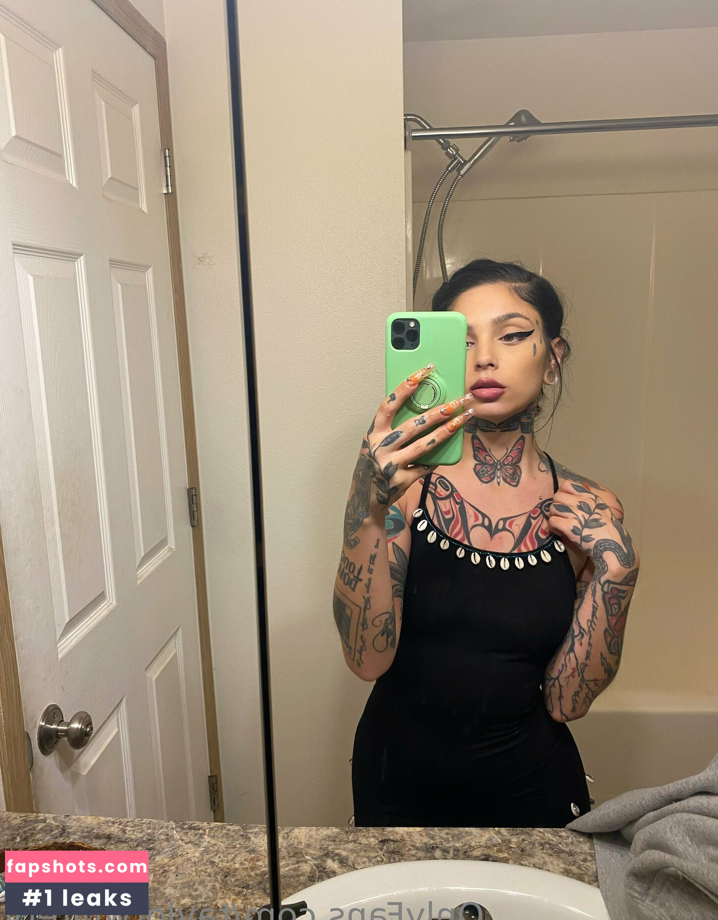 Taylor White gallery photo #126