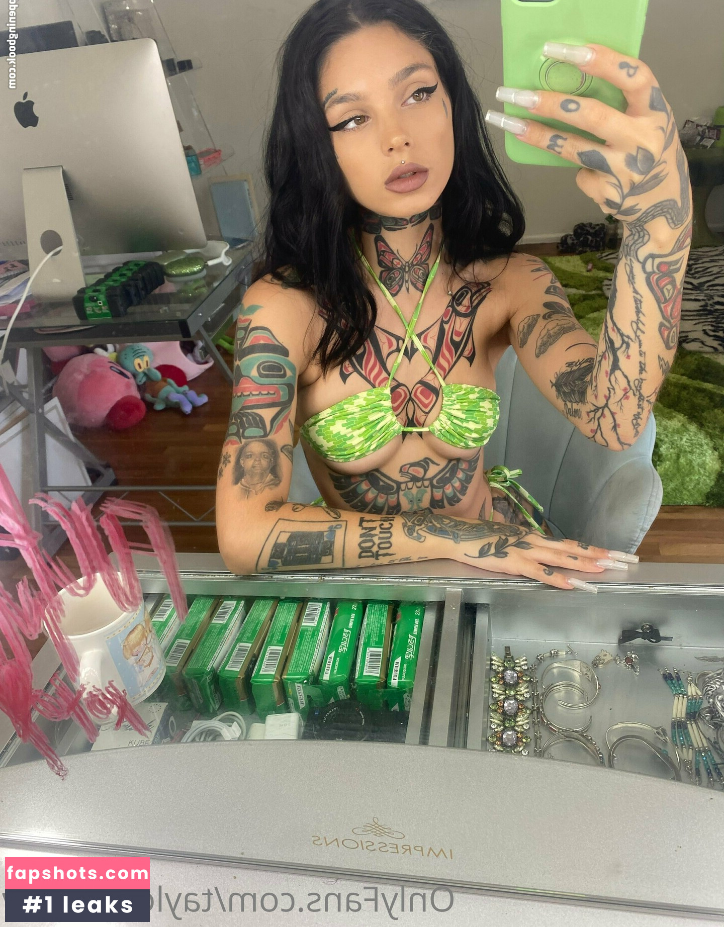 Taylor White gallery photo #139