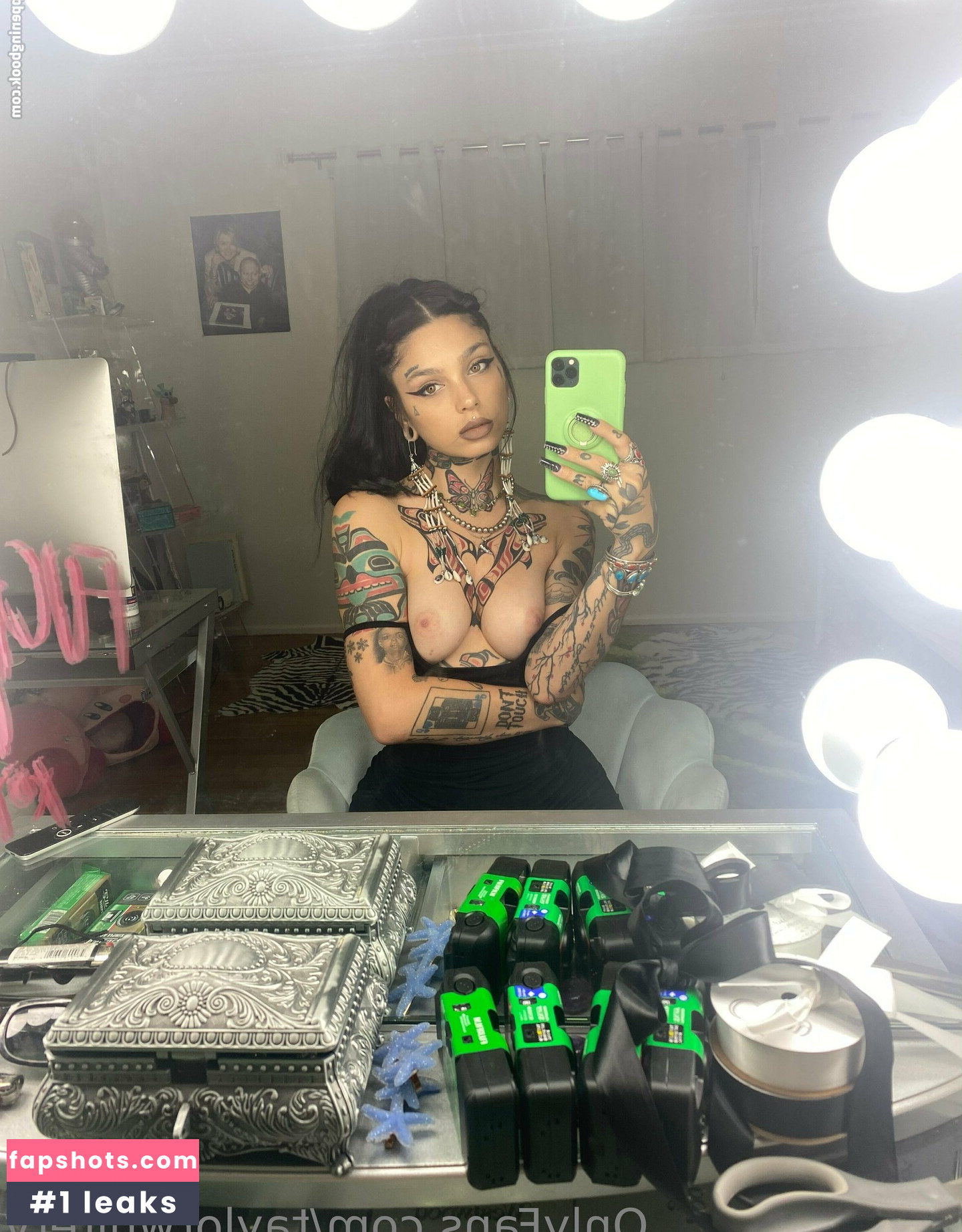 Taylor White gallery photo #145