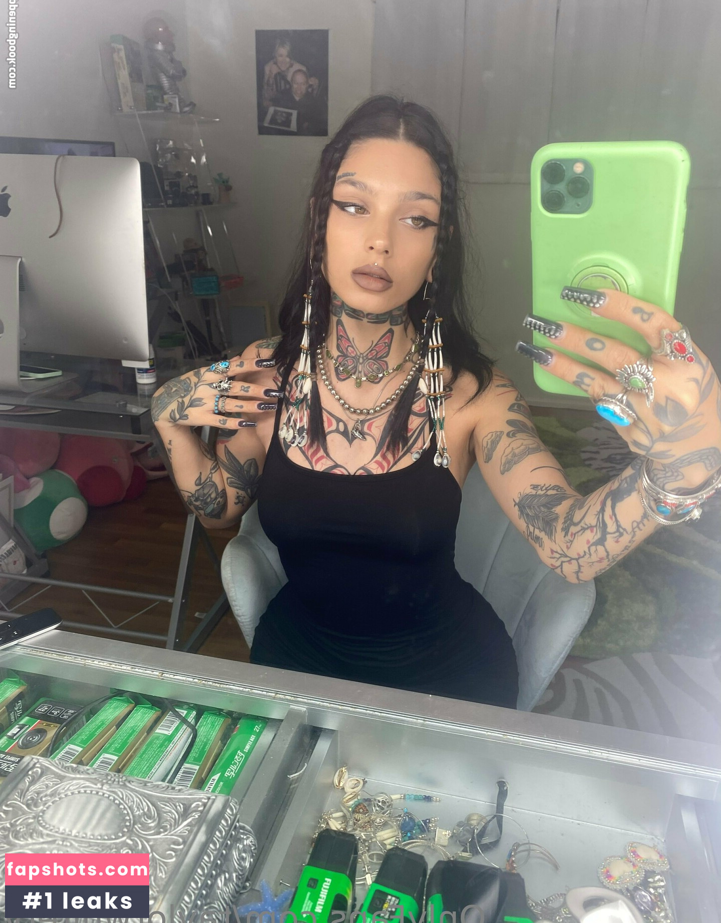 Taylor White gallery photo #146