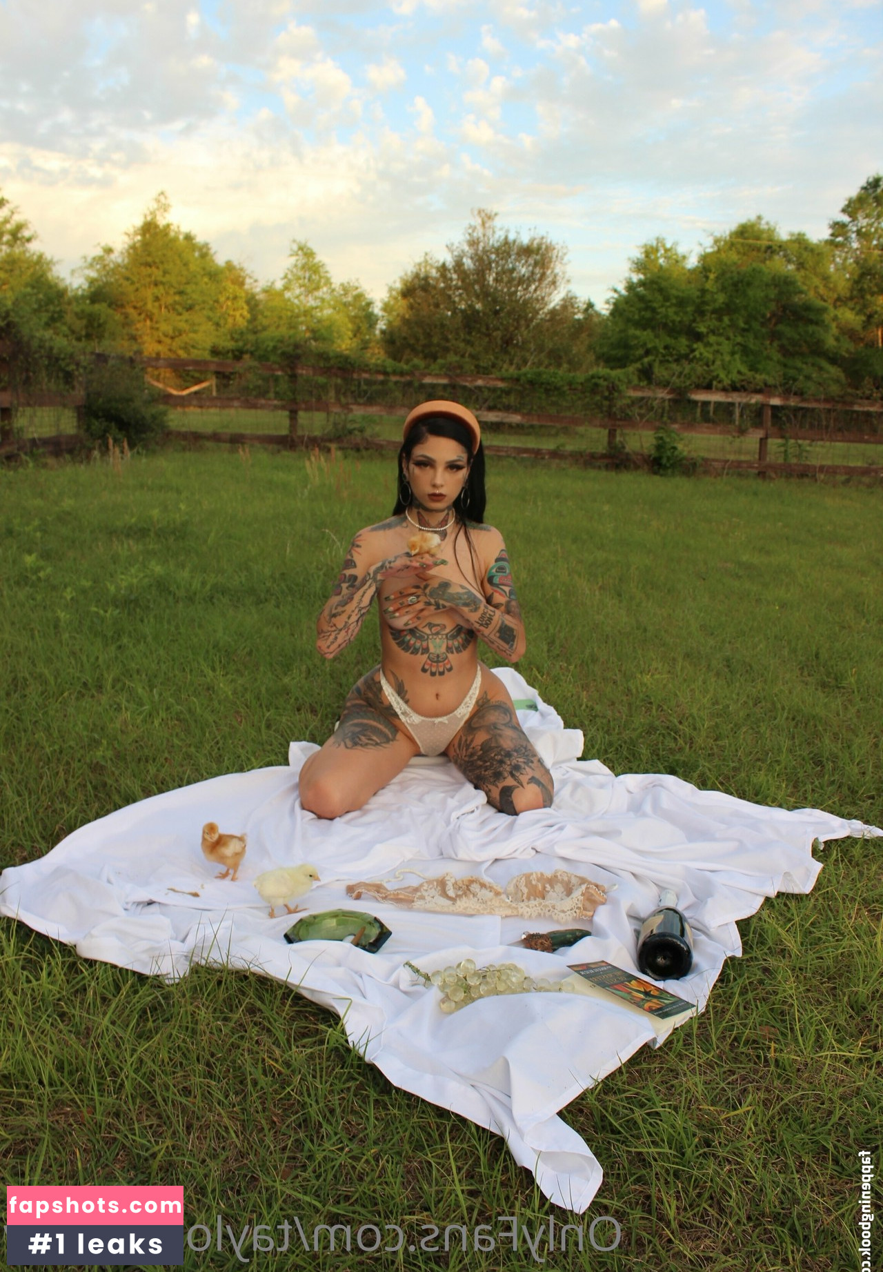 Taylor White gallery photo #150