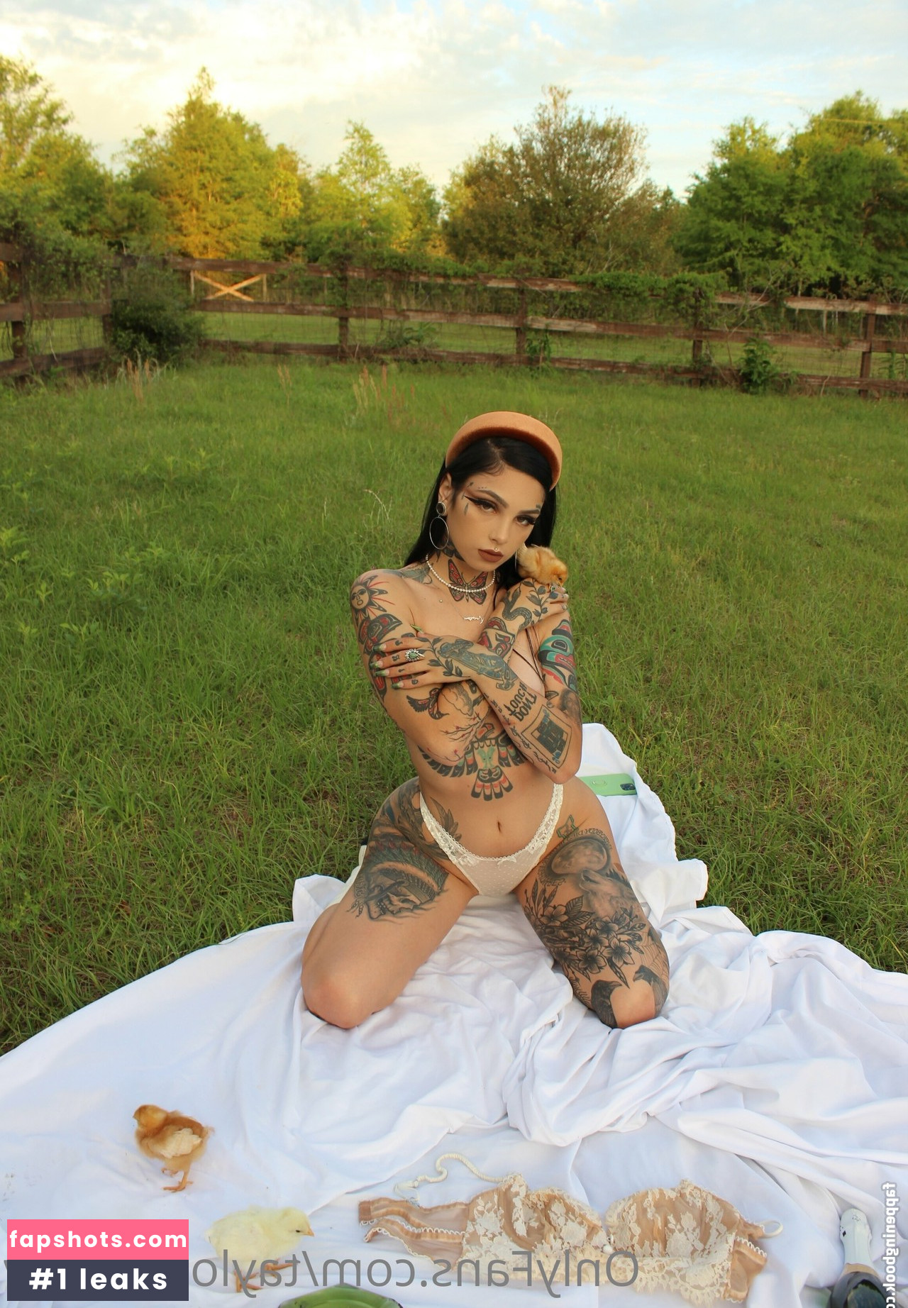 Taylor White gallery photo #155