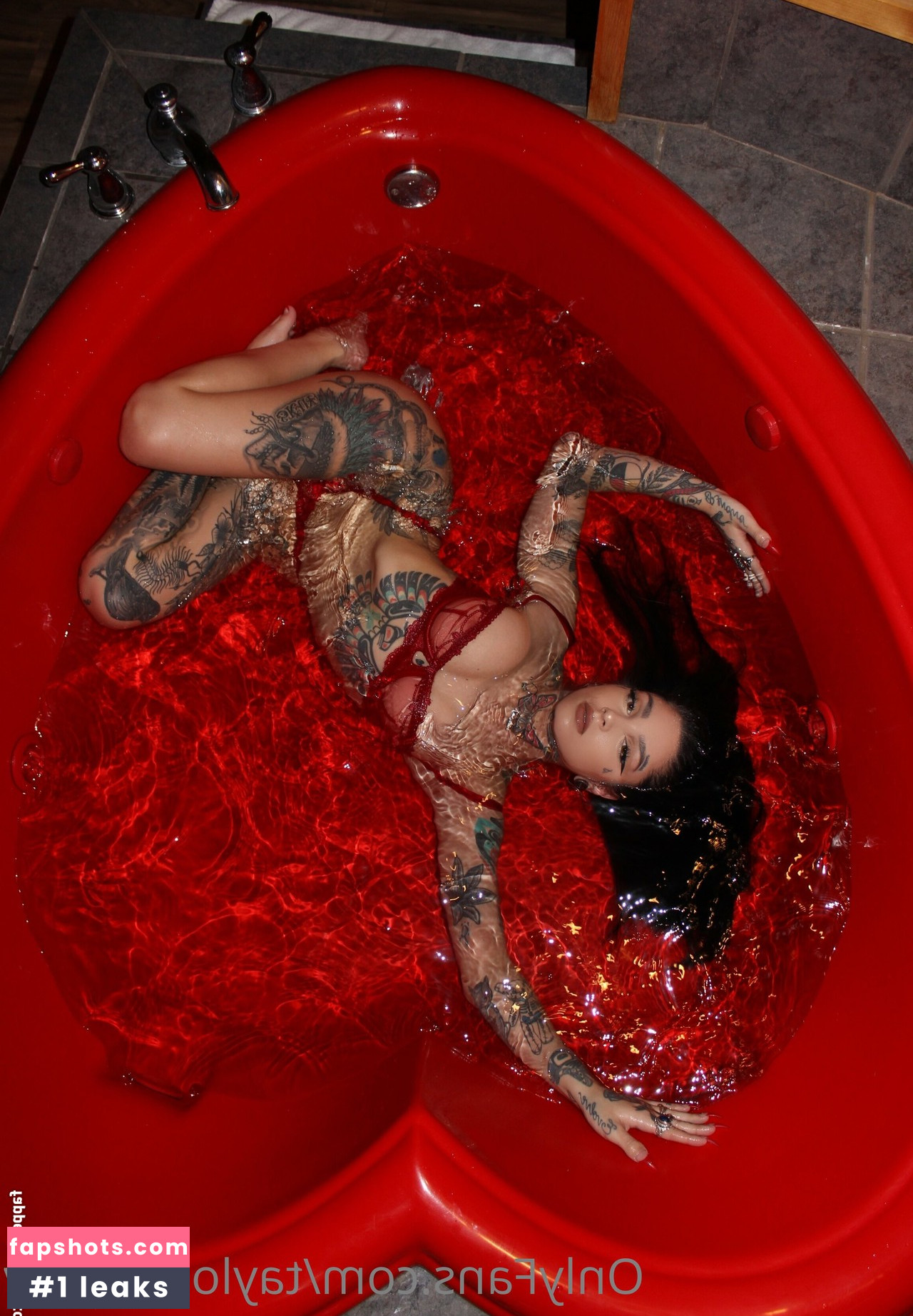 Taylor White gallery photo #220