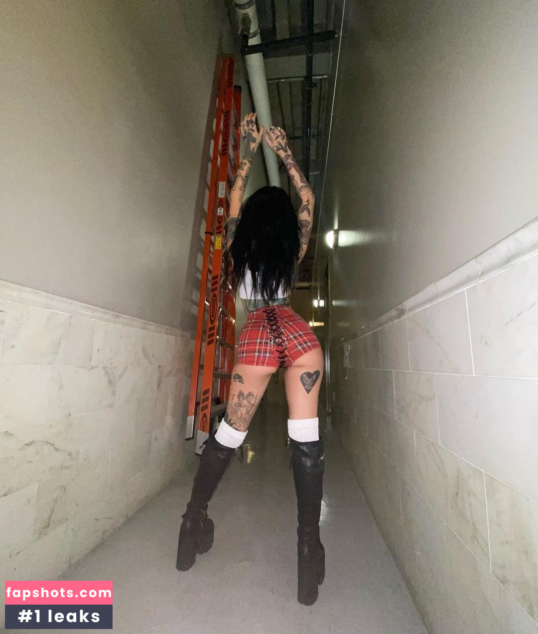 Taylor White gallery photo #257