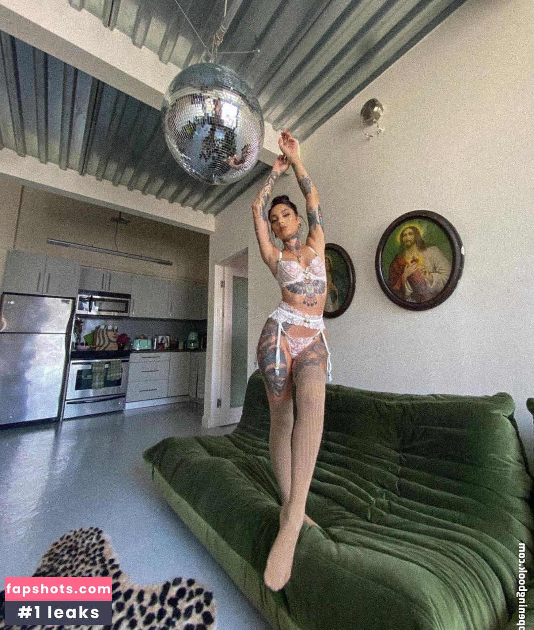 Taylor White gallery photo #269