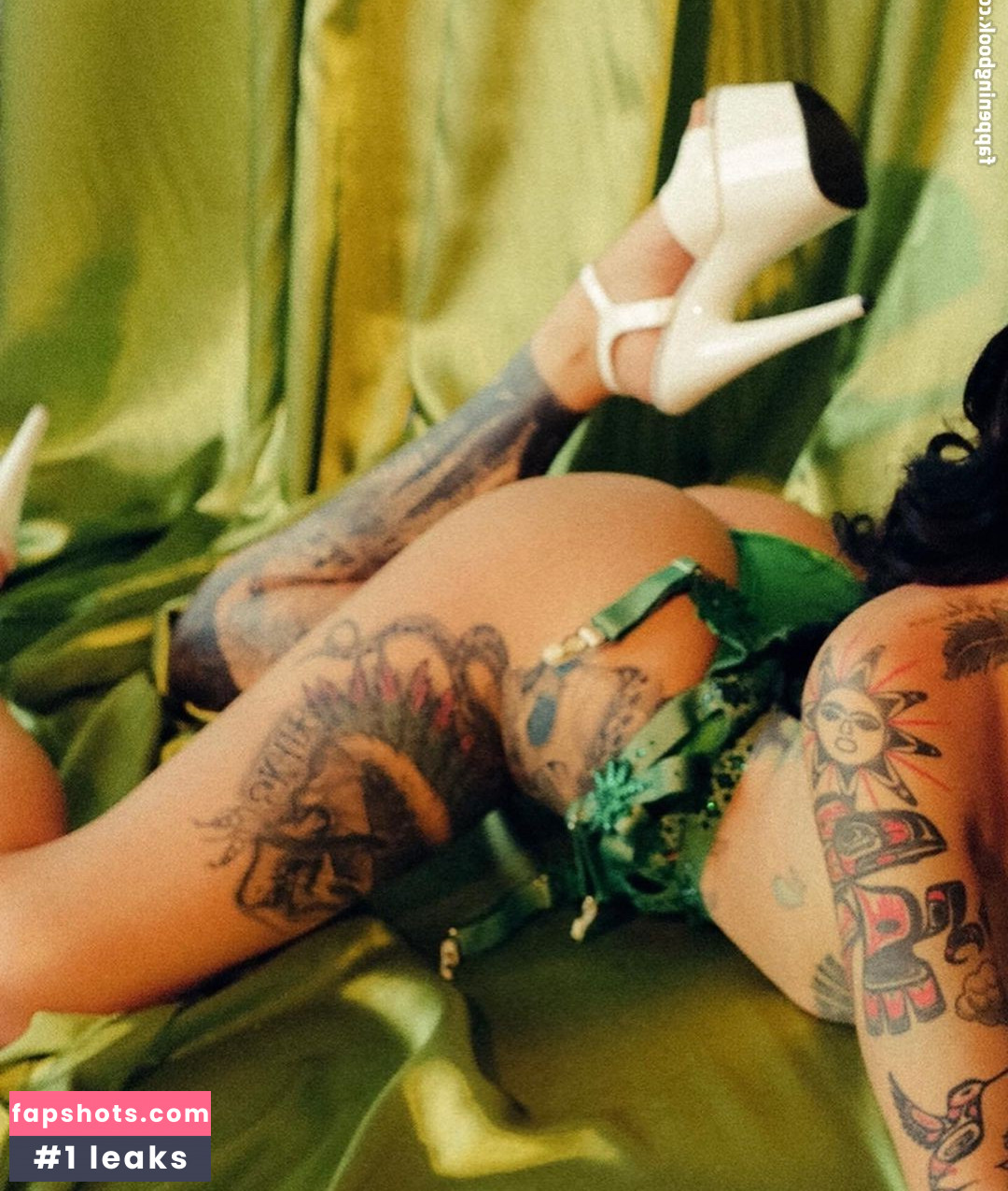 Taylor White gallery photo #288