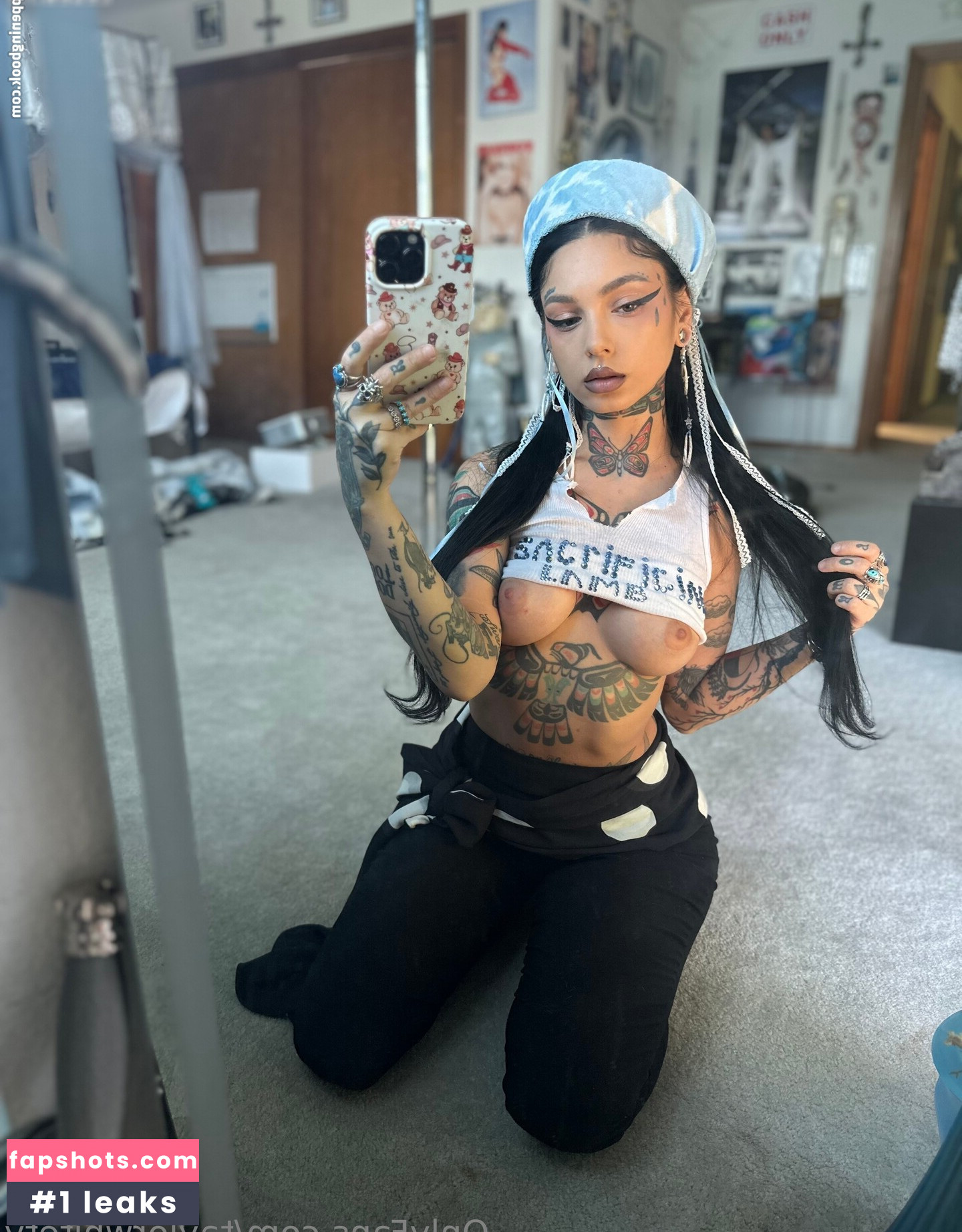 Taylor White gallery photo #6