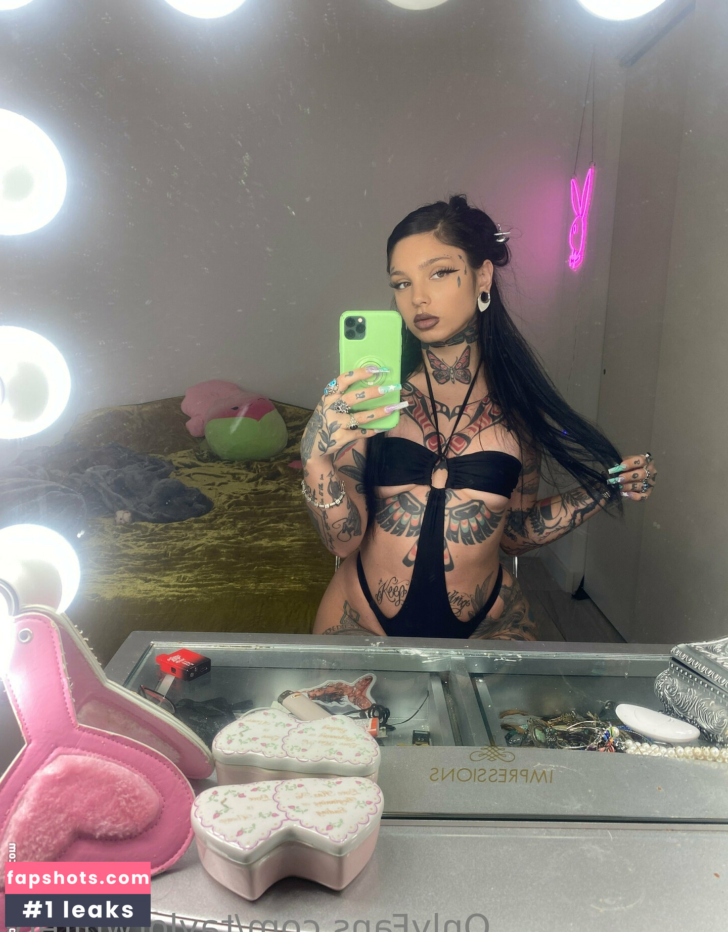 Taylor White gallery photo #63