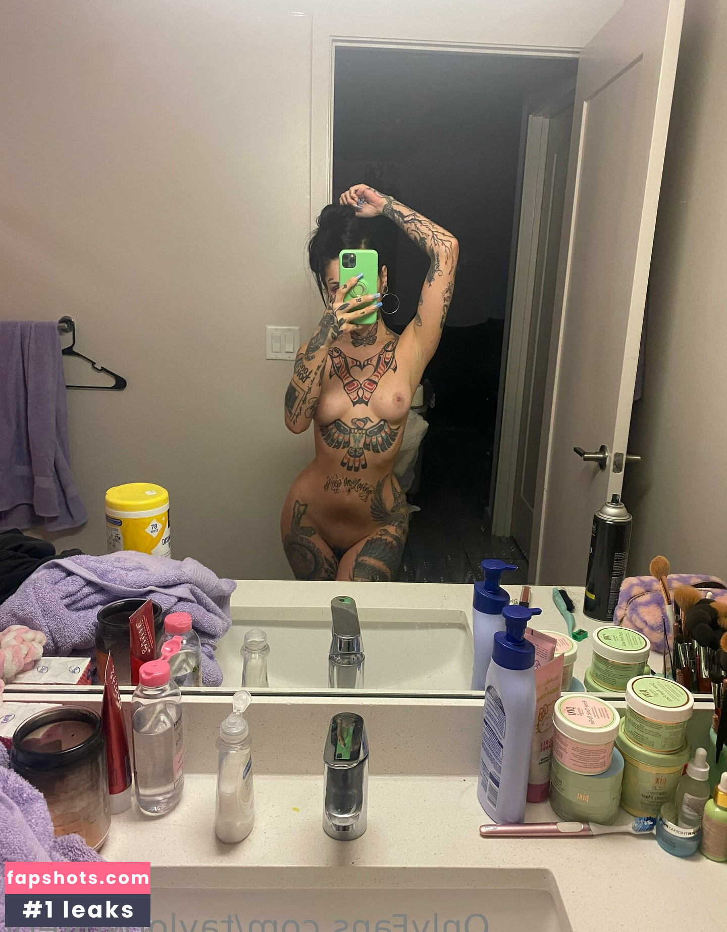 Taylor White gallery photo #67